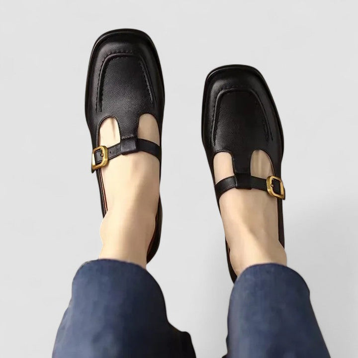 The Charlotte Buckle Flat