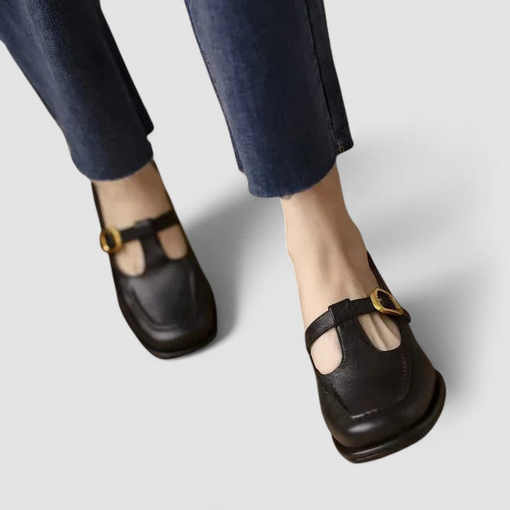 The Charlotte Buckle Flat