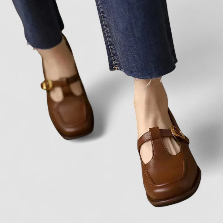 The Charlotte Buckle Flat
